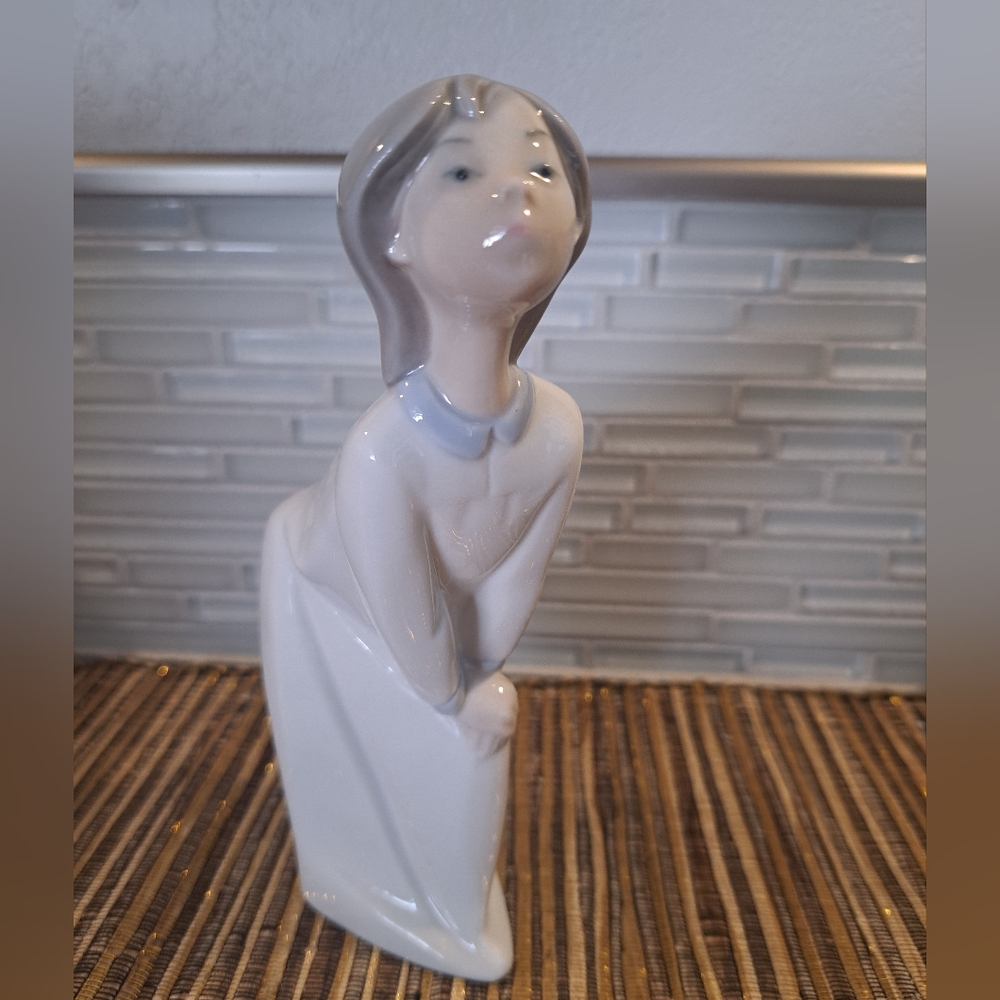Lladro Girl Blowing a Goodnight Kiss from The Children in Nightshirts Collection